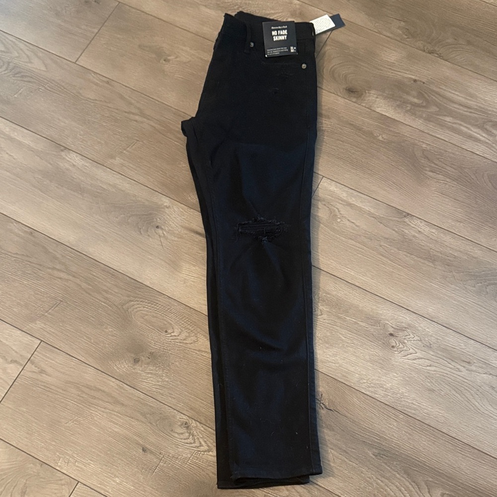 Abercrombie & Fitch Black Distressed Skinny Jeans NWT - Picture 2 of 8